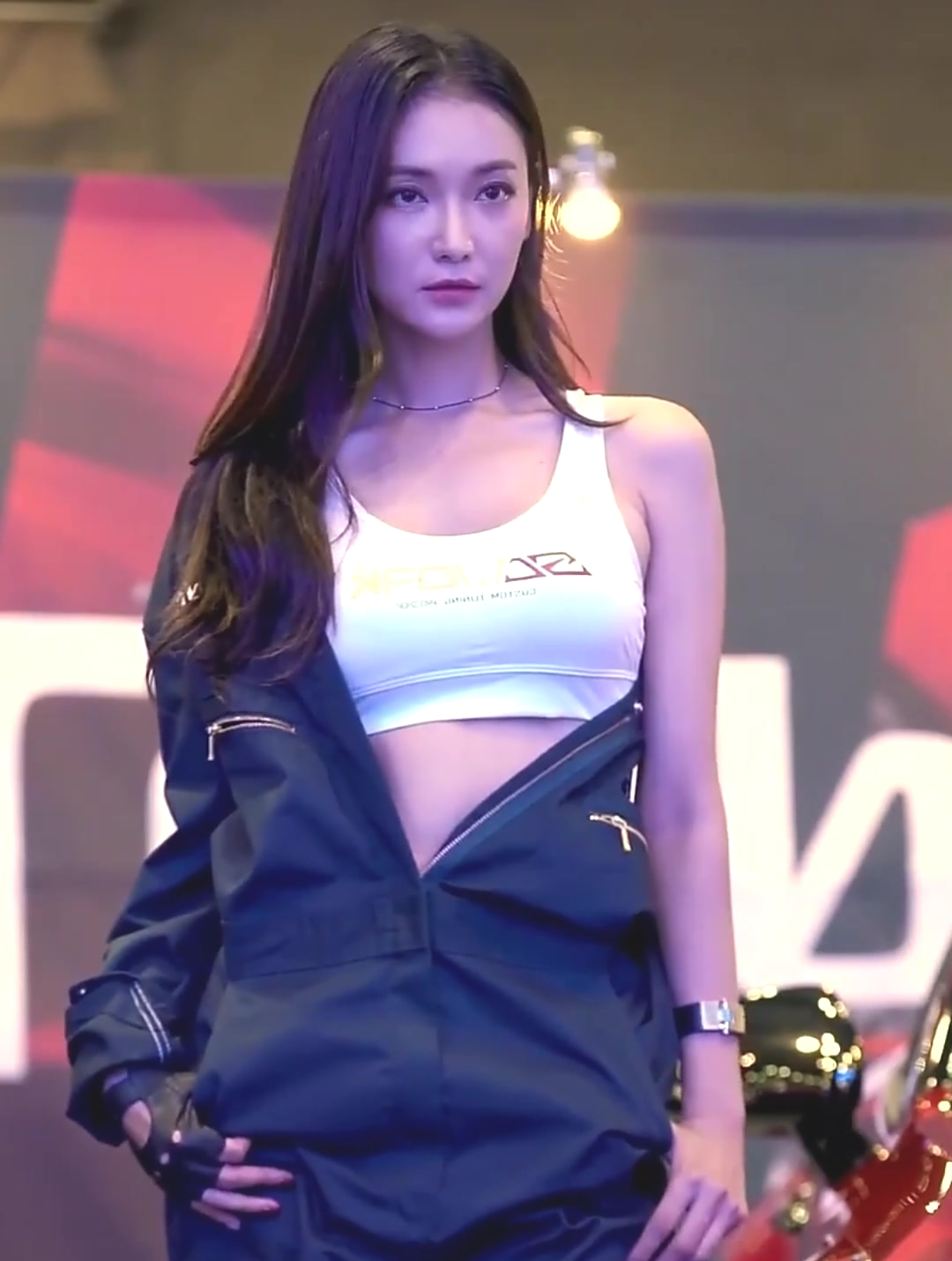 模特文佳景车展秀第五十五弹,颜值与身材都令人难忘,让人心动-度小视