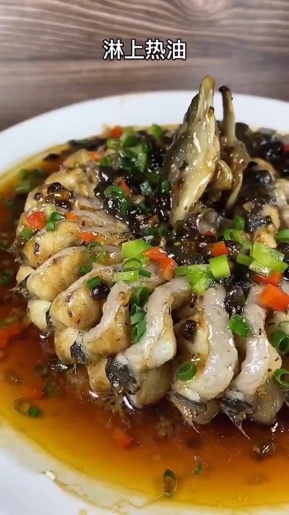 家里来客人,做上这道豉汁蒸盘龙鳝,非常有面子