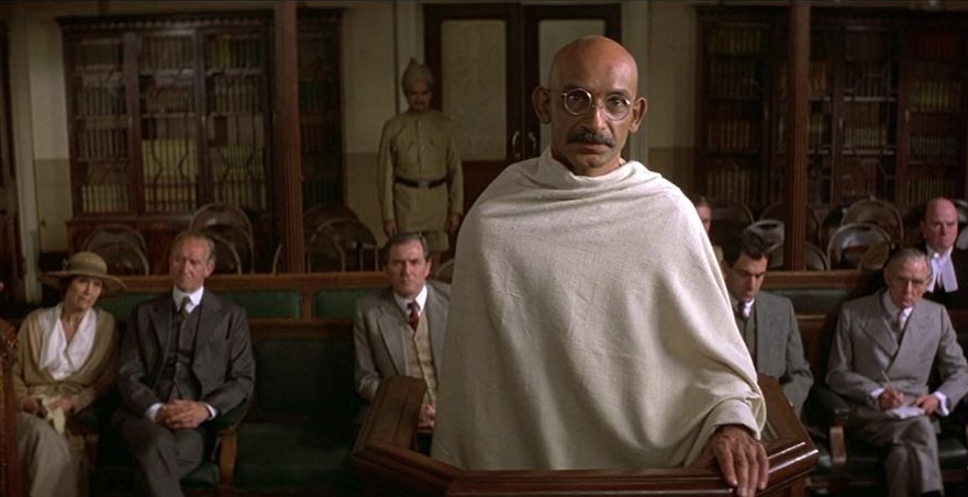 《甘地传》:印度圣雄的非暴力斗争与独立运动