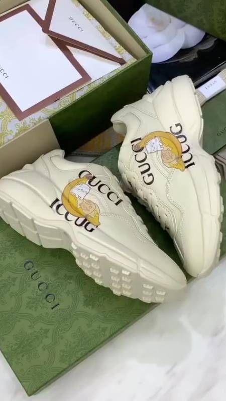 gucci老爹鞋新色,可爱的香蕉猫咪图案