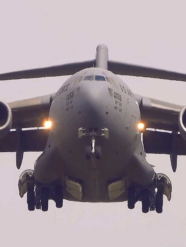 "环球霸王" c17运输机,满满的压迫感