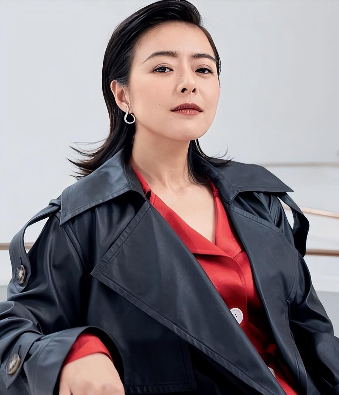 东方卫视陈辰:与程雷相爱7年,低调嫁歌唱家余笛,43岁生活幸福