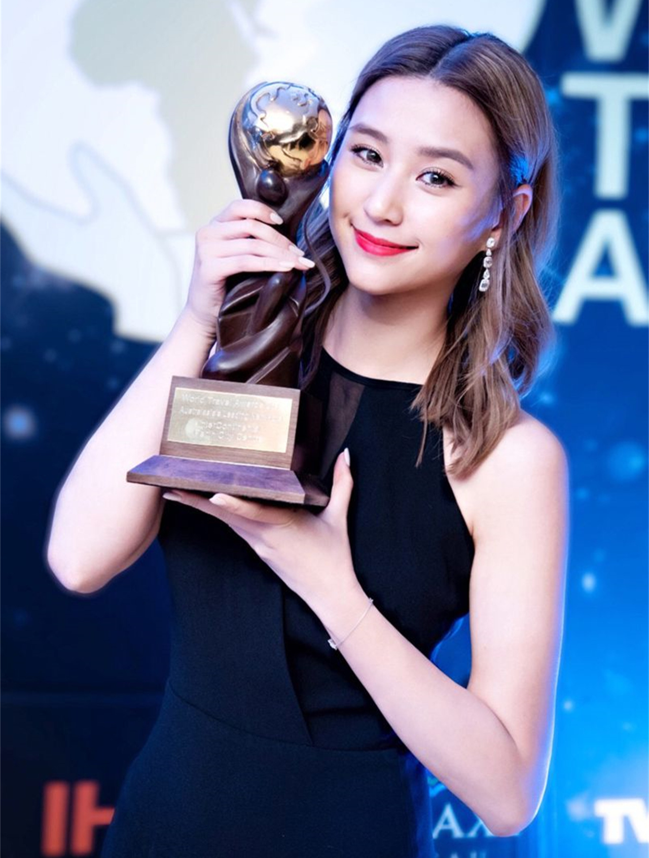 赌王之女何超莲:30岁坐拥500亿身家,与窦骁结婚拿捏何家产业2-度小视