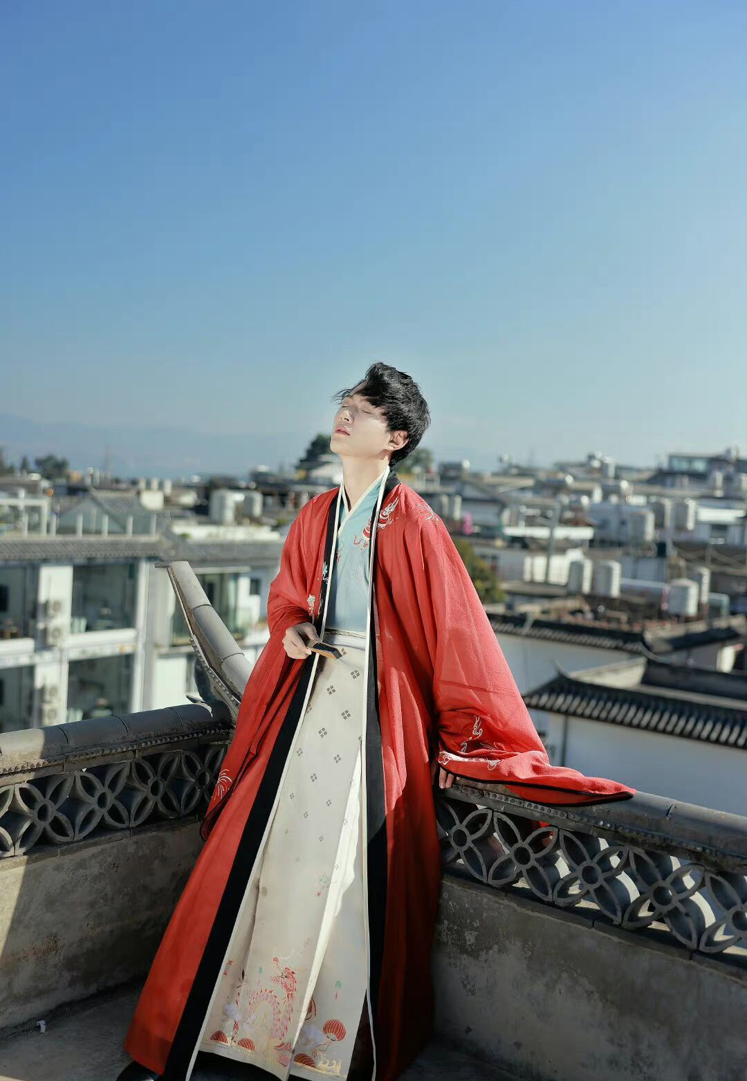 有一种时尚叫"男生穿汉服",本以为会"娘",结果却被帅到了