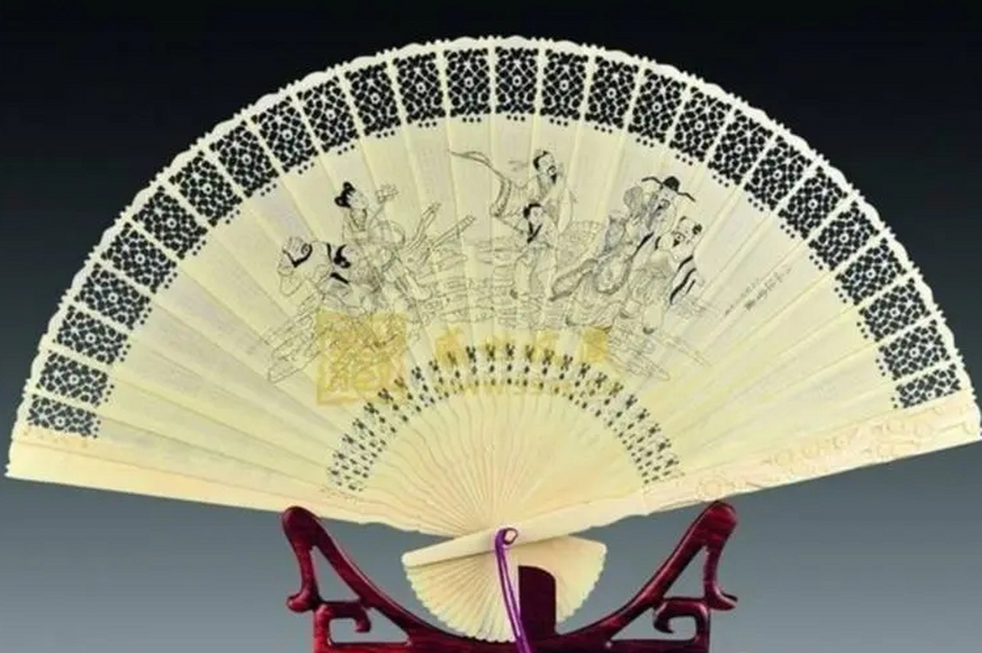 扇子作为中国传统文化的重要元素,具有丰富的象征意义,包括智慧与才华