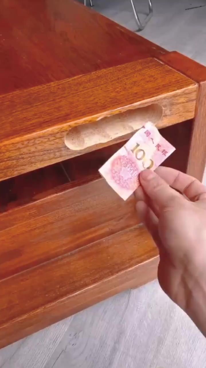 藏私房钱的最高境界,看到这一幕,不得不佩服这哥们头脑!