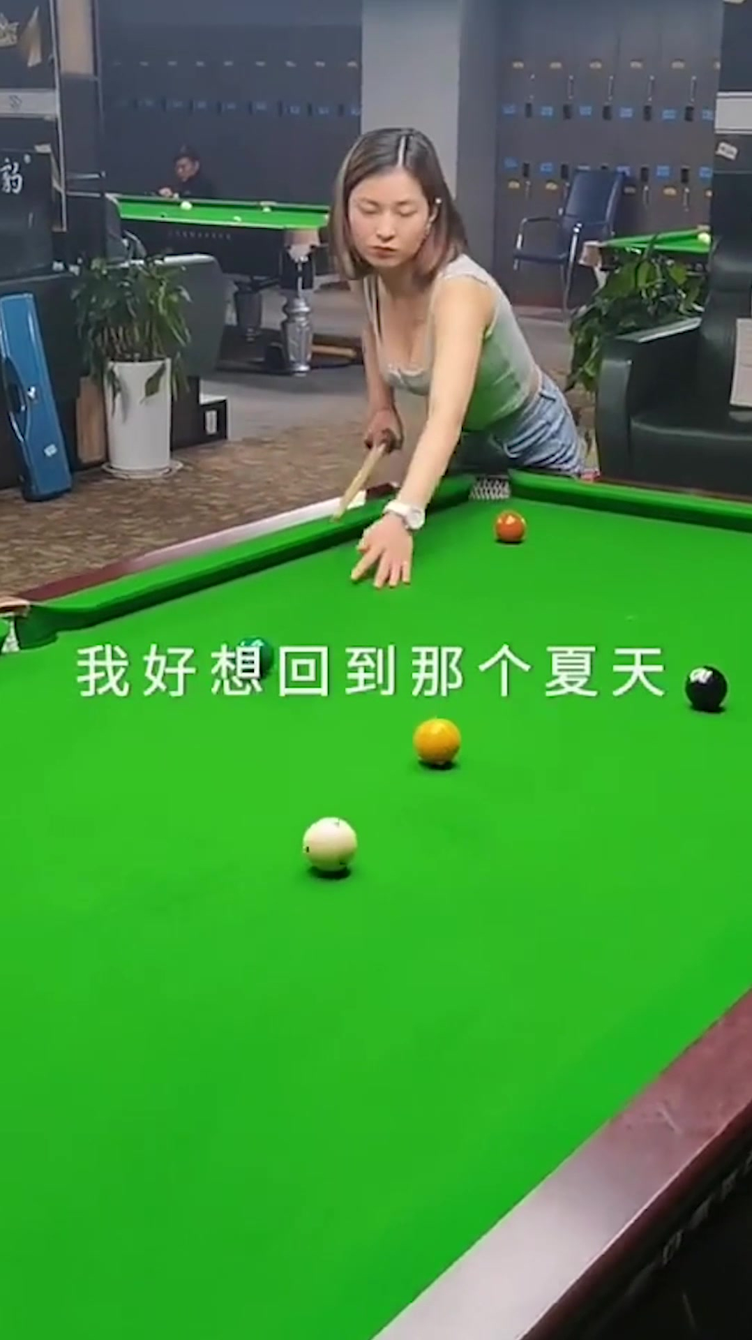 遇见美女王玉丹,不愧是沙滩女神,肯定会有男人默默付出-度小视