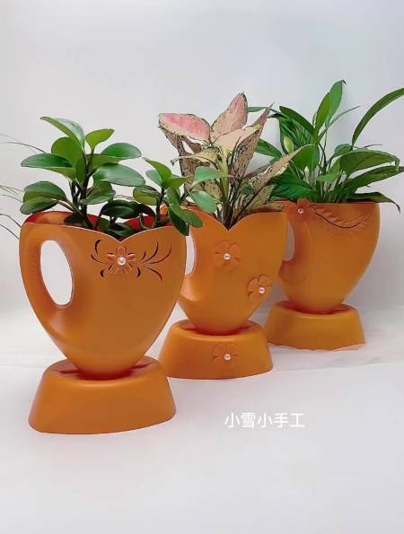 洗衣液瓶子改造用完的洗衣液瓶子不要扔,做倒立花盆还挺好看哒-度小视