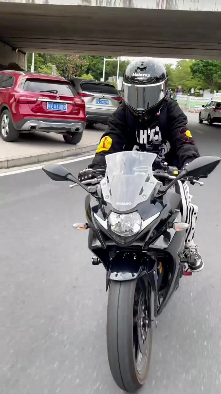 铃木gsx250r黑武士和我一起感受风和自由吧-度小视