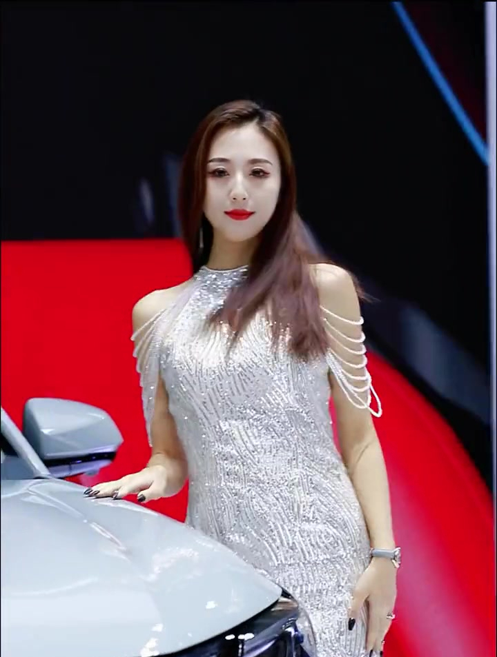 见识一下真正的顶级车模,气质真不是一般人能比的,网友:我爱了
