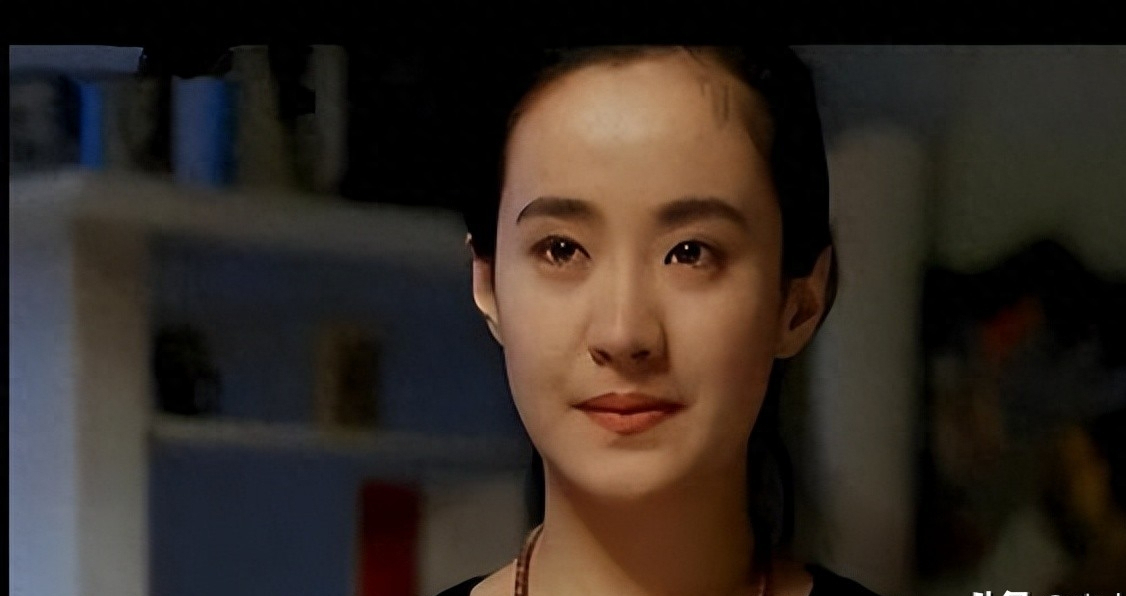 是娱乐圈里面人人羡慕的模范夫妻,被大自己13岁的丈夫何群宠成小公主