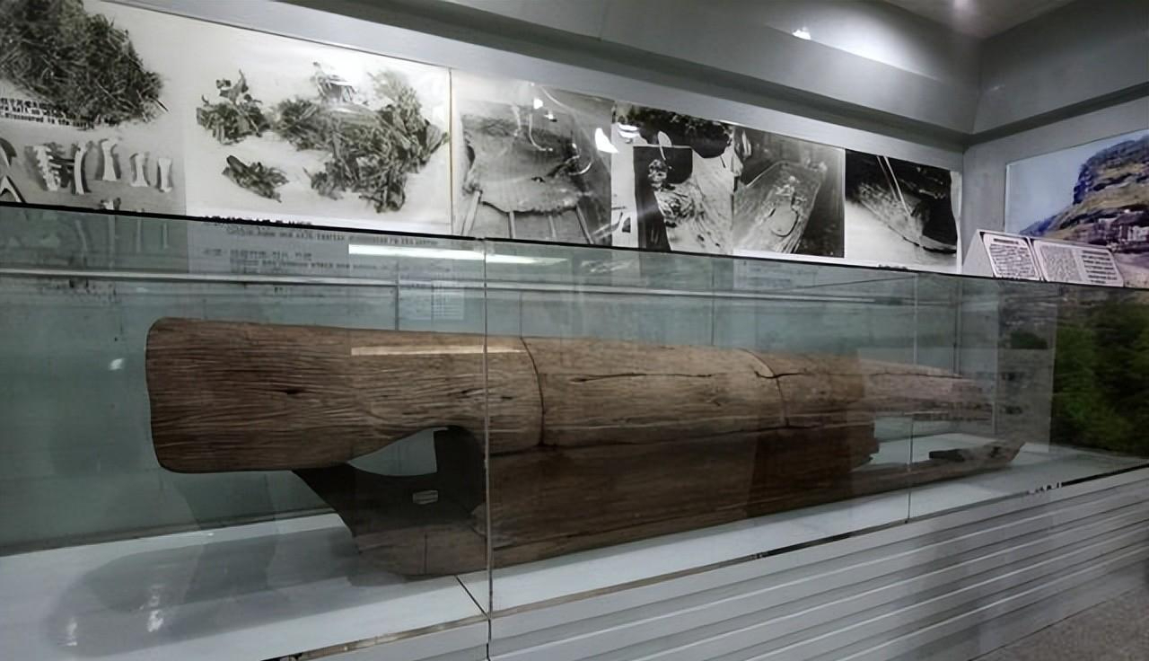 居住在雅安荥经六合的一位老大爷,在当地有一处老宅,这是老大爷年轻时