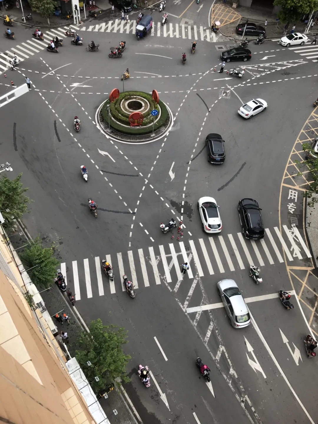 道路大转盘能否继续适应时代的发展?大转盘被拆也是无奈之举