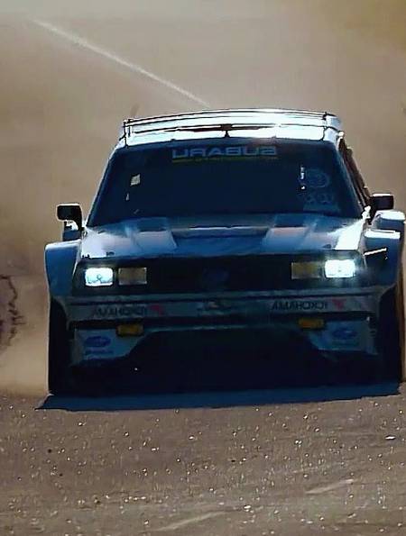 来感受一下漂移大神肯布洛克,什么叫人车合一-度小视