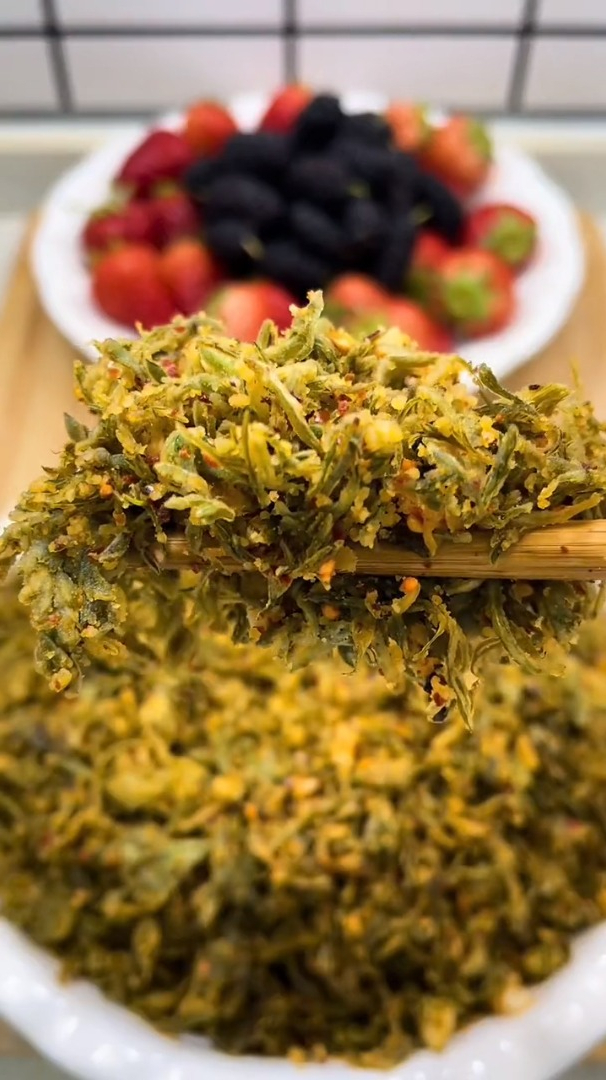 今天用极品野菜白蒿做了一大盘白蒿麦饭太好吃了-度小视