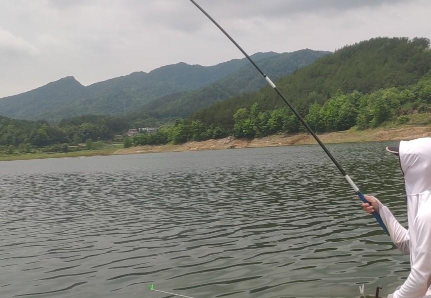 沁水张峰水库钓翘嘴图片