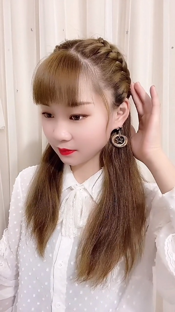 简单日常编发双麻花披肩发