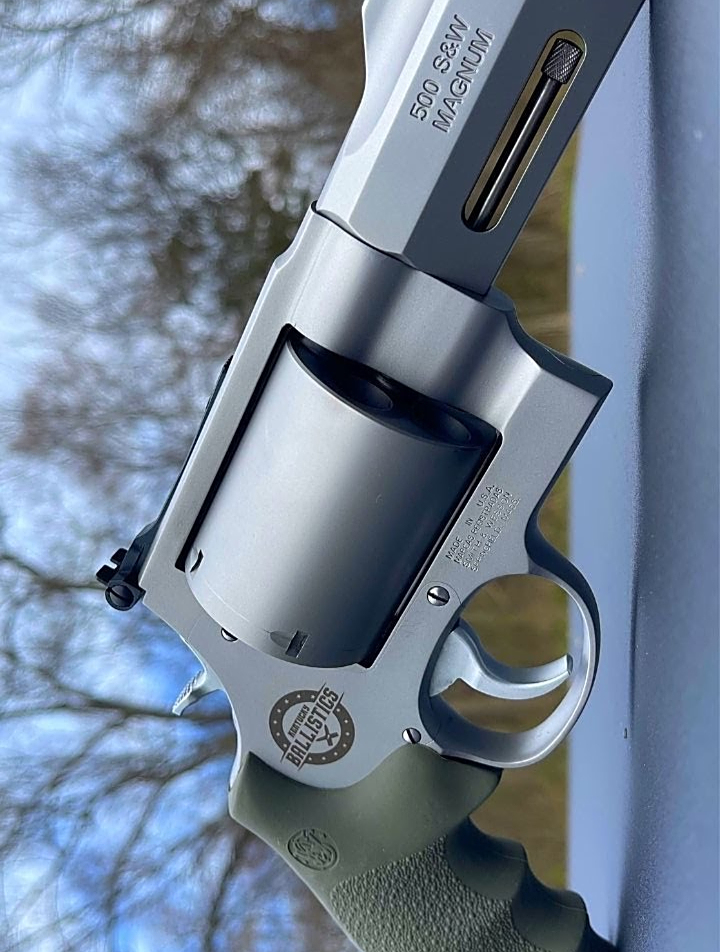 史密斯威森m500左轮手枪,其枪口动能可达4109焦耳之高,简直神了