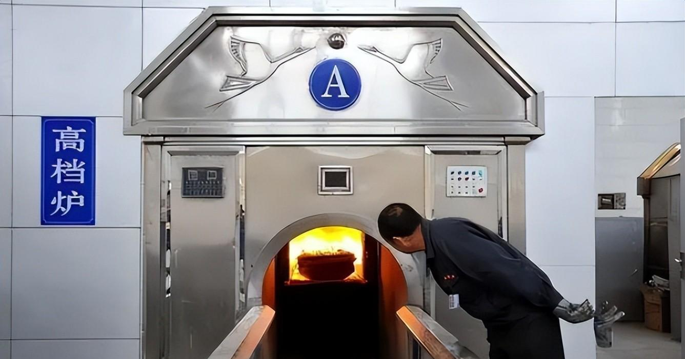 火葬场在火化遗体时为何不让家属靠近?亲历者揭示背后的恐怖事实