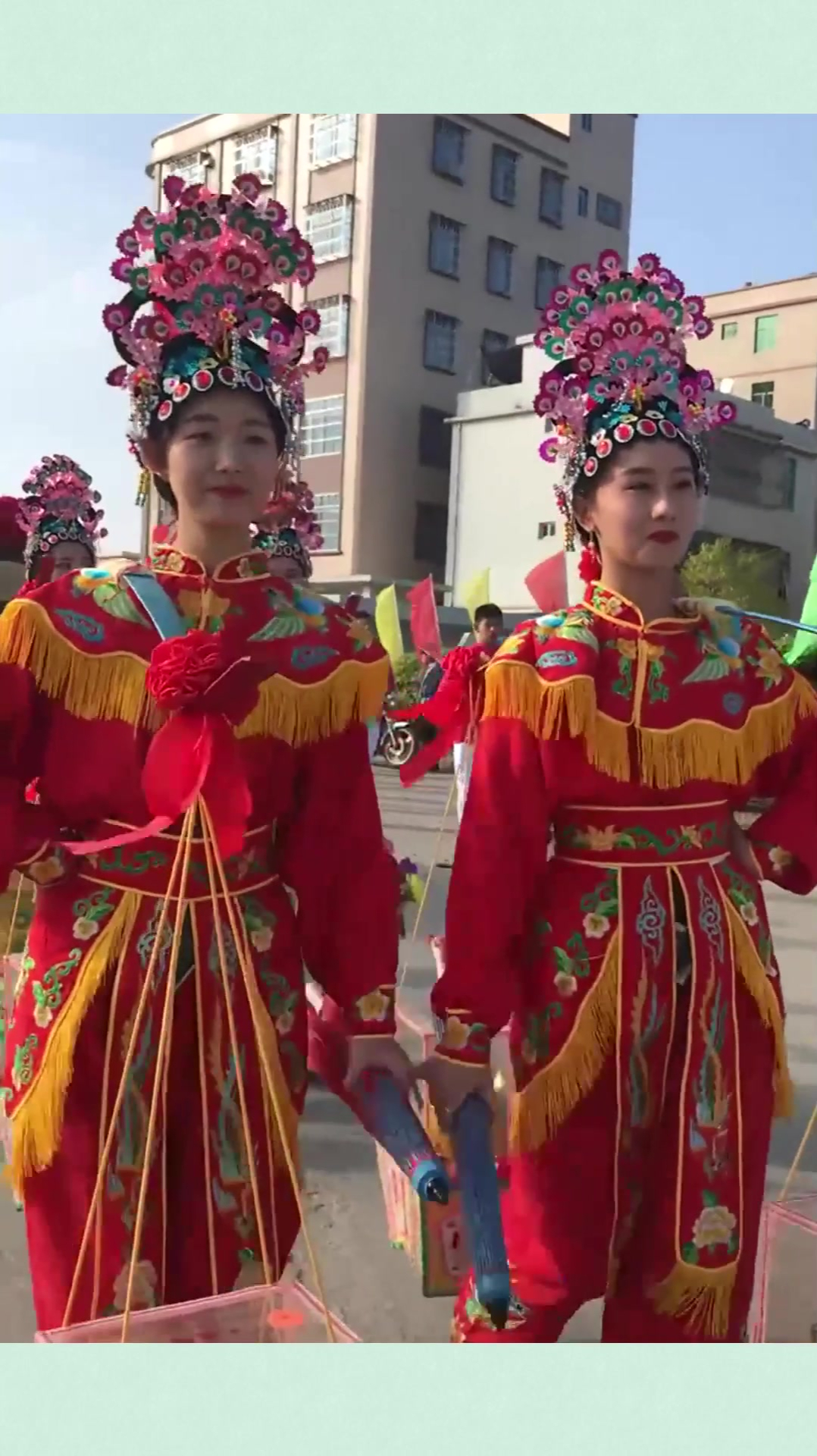 潮汕传统民俗,姑娘挑花篮,个个漂亮贤惠