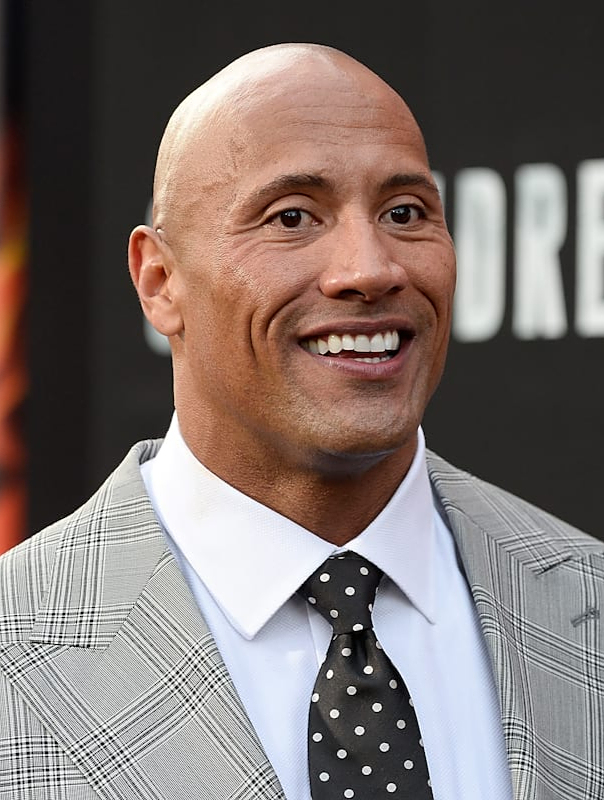 巨石强森邪恶的一幕,竟然让黑鬼强吻羞辱恰伊娜,行为令人发指1-度小视