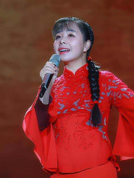 王二妮红了不忘本事业巅峰时嫁农村丈夫如今她过得怎么样了5