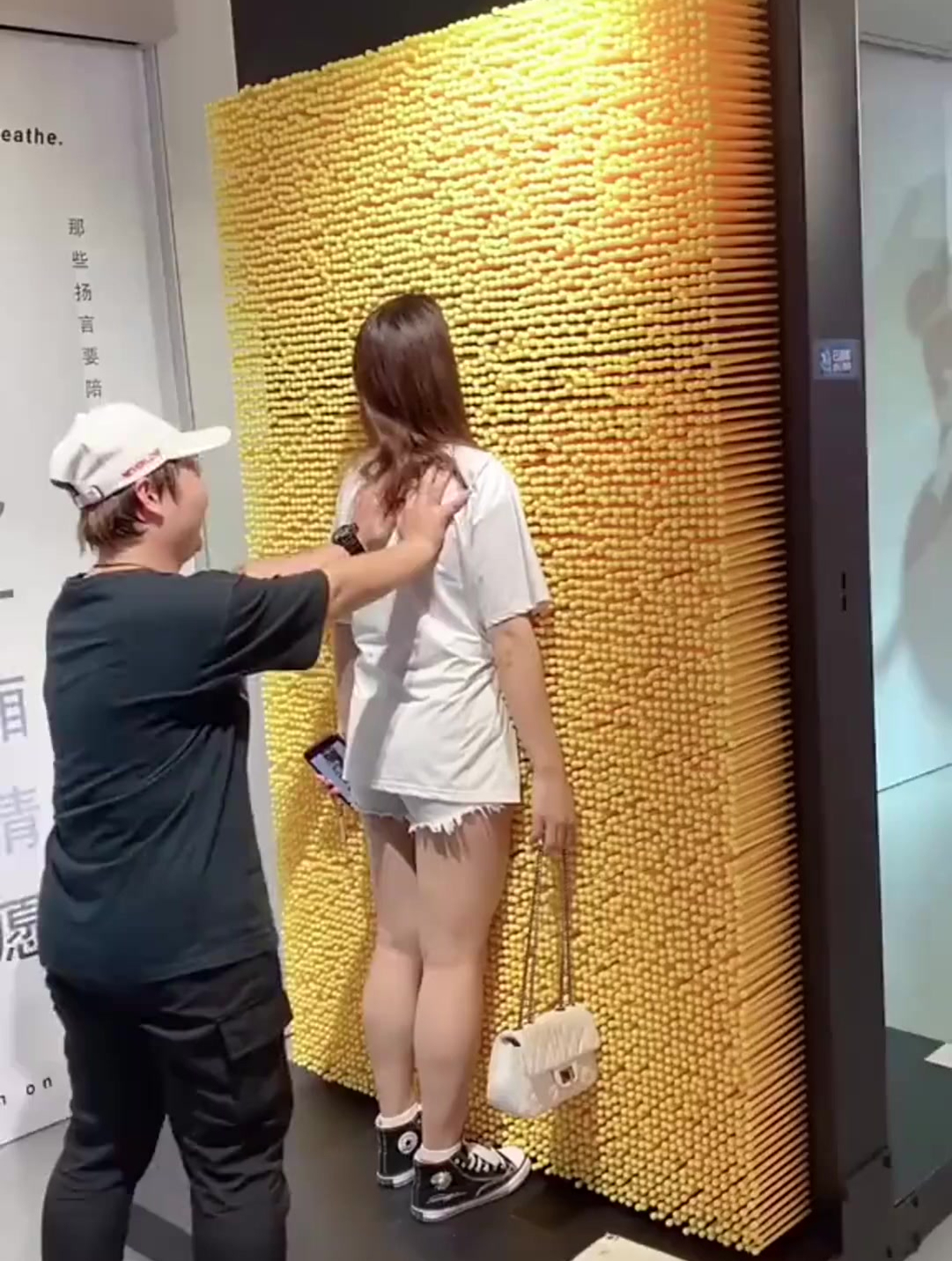 小姐姐挑战网红海绵,看到成品的那一刻,隔着屏幕都尴尬!