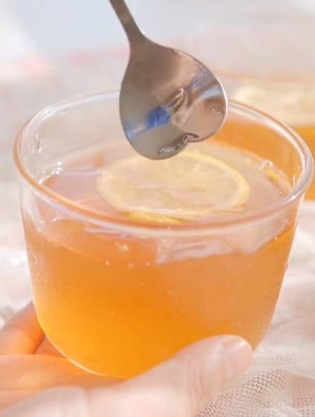 把冰红茶做成q弹的果冻,冰冰凉凉太爽了-度小视