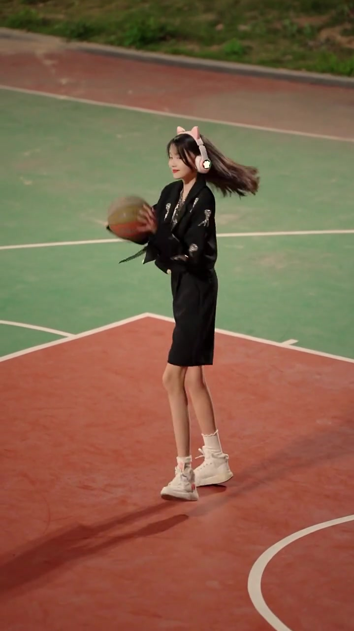 宋小睿这个身材打篮球真的可以毕竟身高的优势在这呢