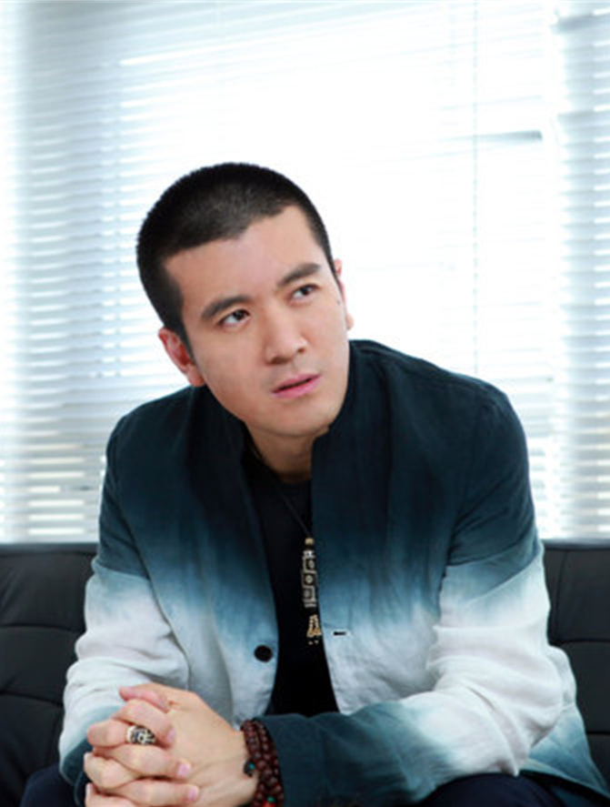 抓马霸总杨子豪掷600万助黄圣依脱身进演艺圈被骂长相丑1