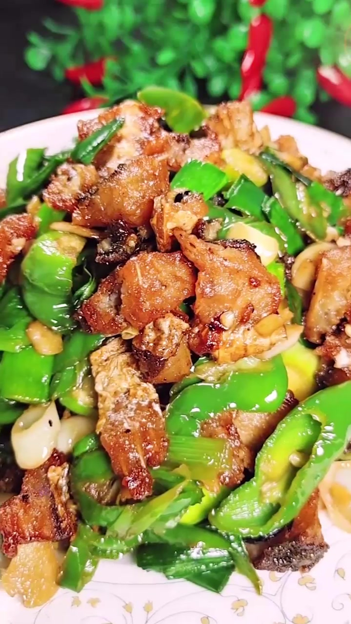 青椒炒鱼块这样做!美味又下饭-度小视