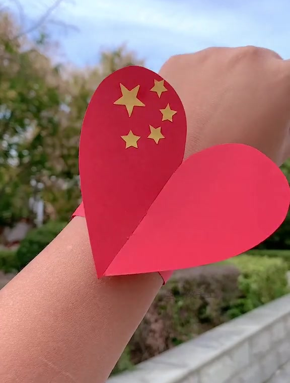适合小朋友动手做的爱国手环,手工diy 幼儿园手工-度小视