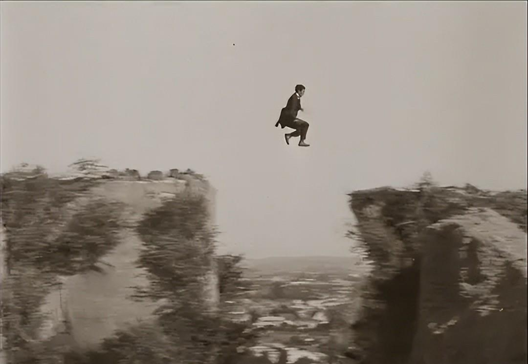 电影《七次机会》中的叙事功能与情感共鸣