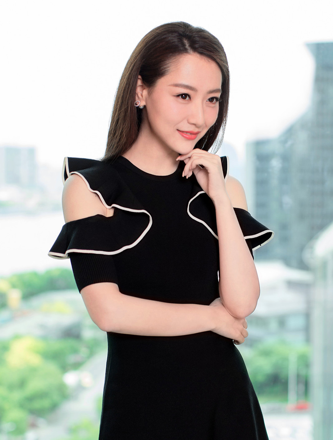 白冰优雅气质,她与韩雪,甘薇,景甜四人被誉为"京城四美"