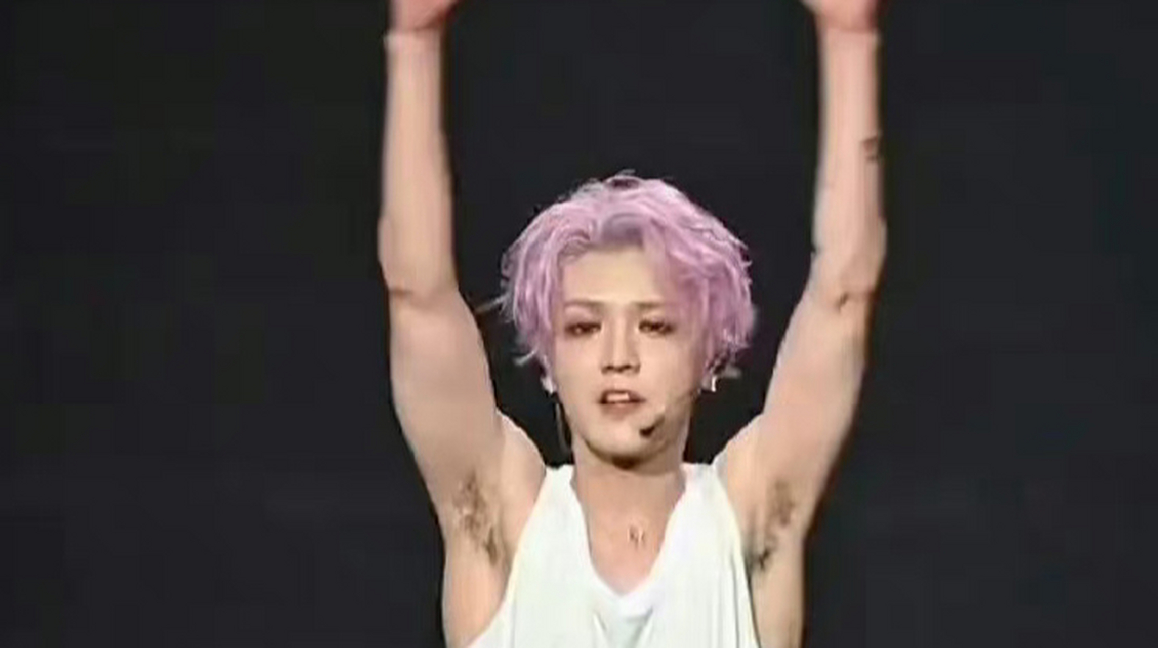 鹿晗腋毛被吐槽