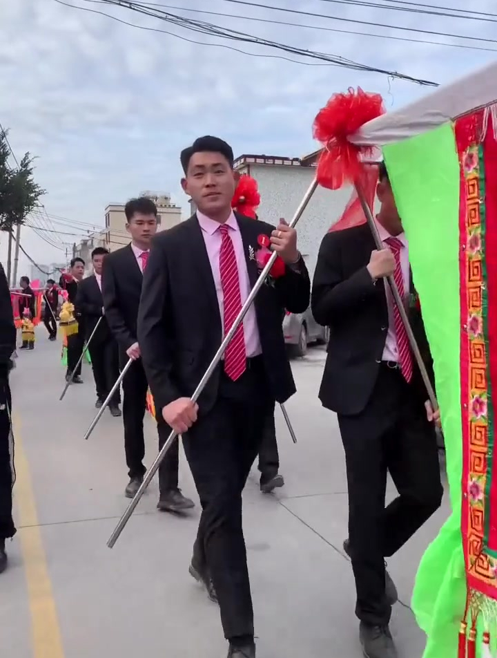 潮汕和平镇某集团贵公子哥扛大旗-度小视