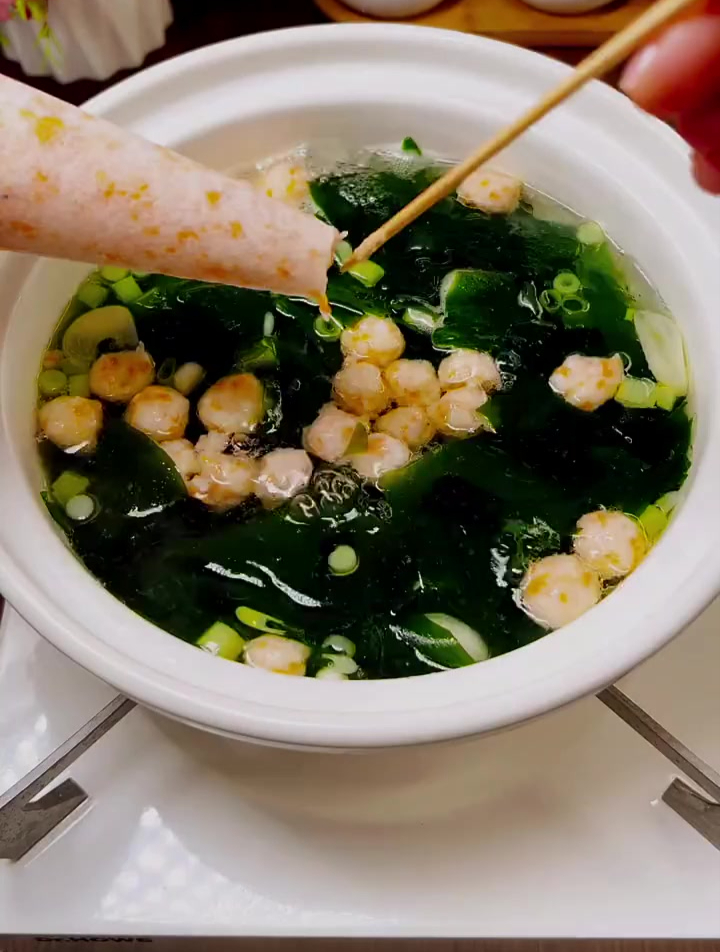 裙带菜虾丸汤 这样做全家都爱喝