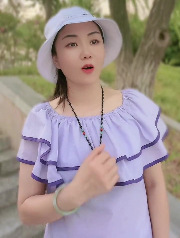 歌手王馨演唱《爱过伤过也哭过》欢迎大家观看