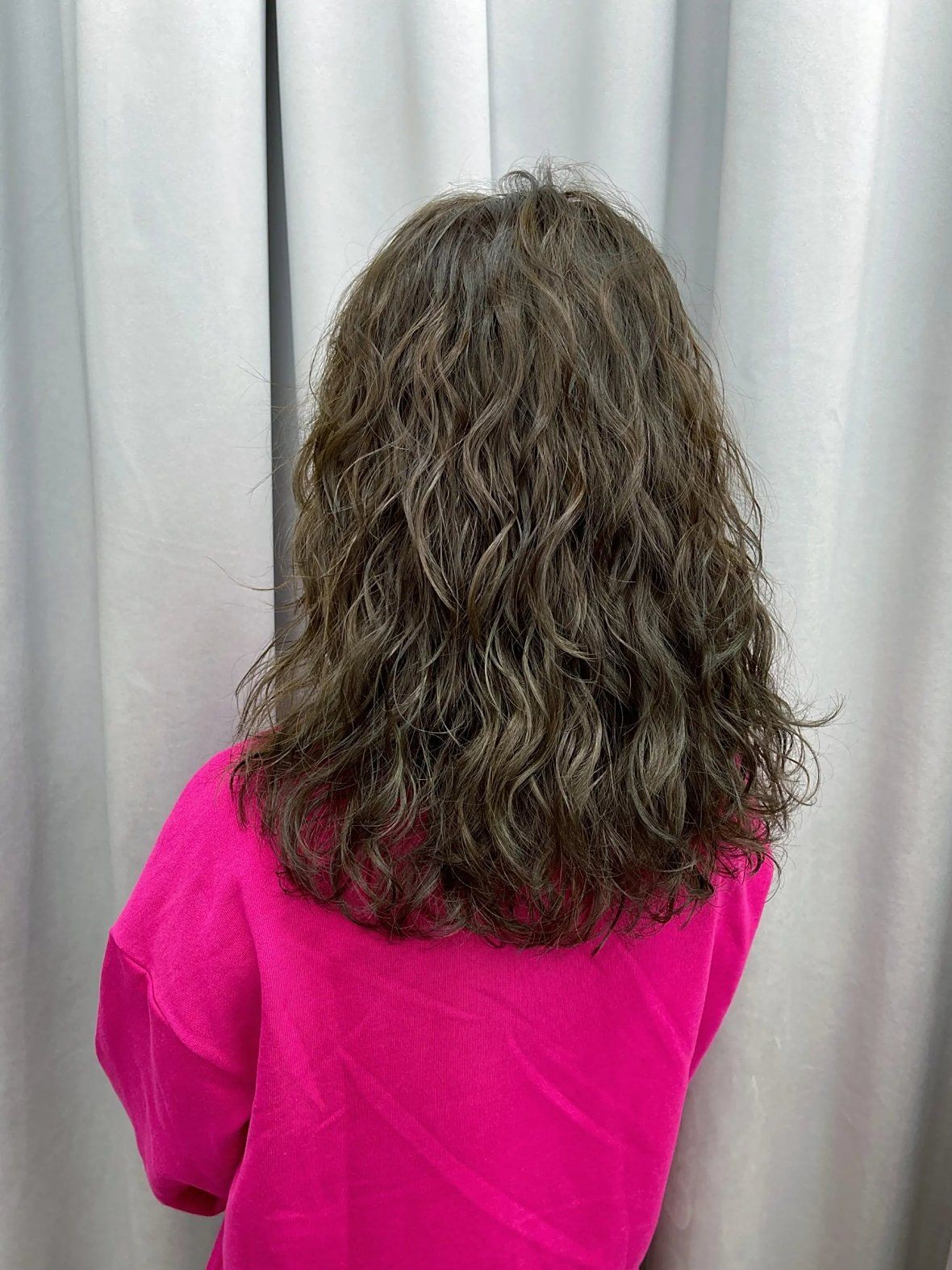 头发细软少发型怎么选?烫小卷就对了,不论长短都很美