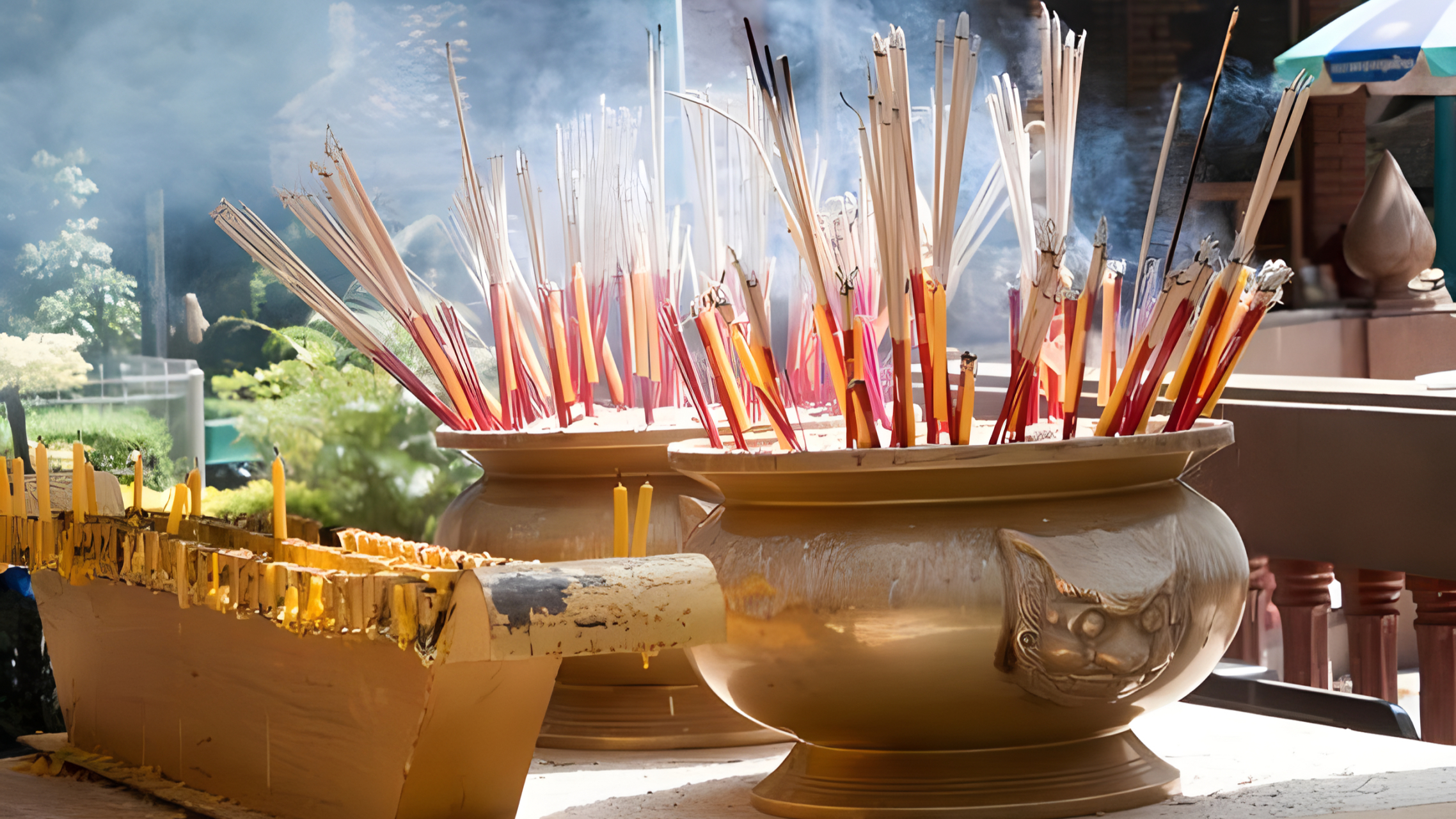 在中国传统文化中,焚香是一种重要的礼仪行为,通常用于祭祀,纪念或