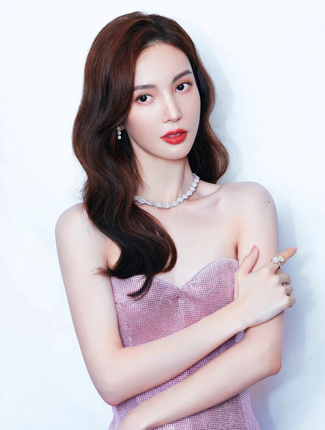 瘦嘴歪鼻子尖,被赞北舞校花的金晨,如今颜值却被嘲像机器人