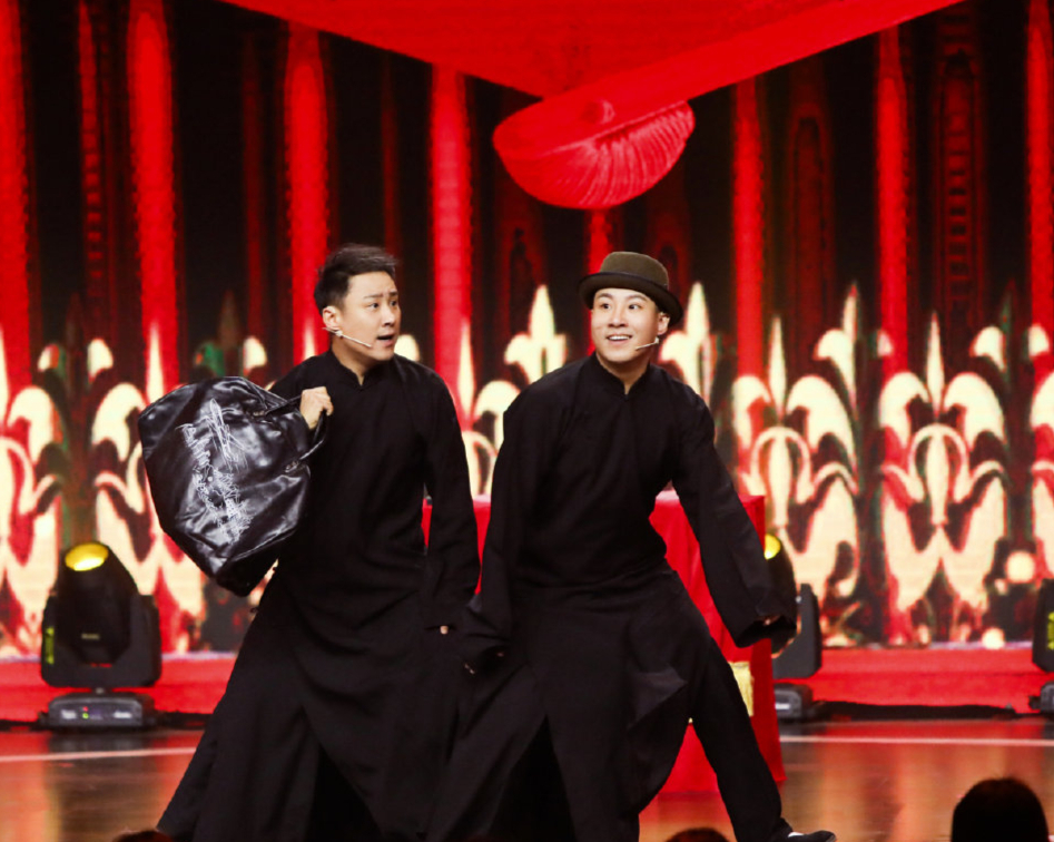 大碗娱乐配角不愠不火,开场第一个小品压力大,观众似乎没有看懂