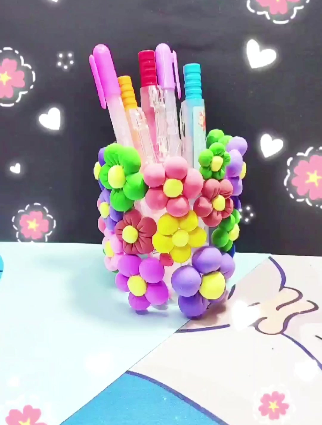 喝完的饮料瓶不要丢,用彩泥改装一个笔筒!-度小视