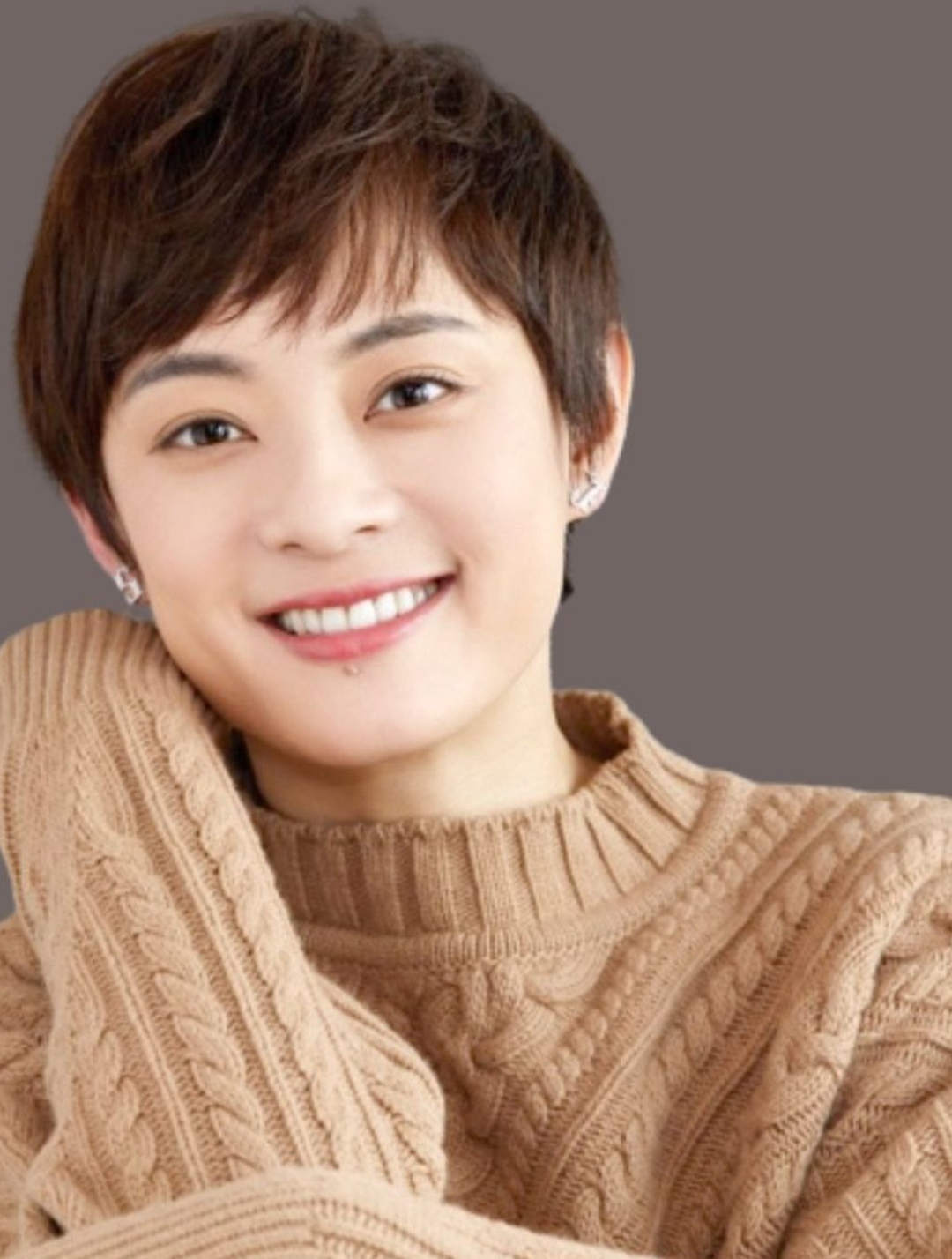 孙俪:12岁被父亲抛弃,靠自己成功逆袭,做慈善差点身败名裂(1)-度小视