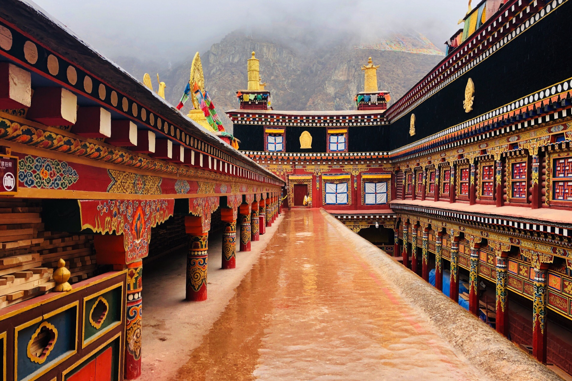 四川有座寺院,被誉为"藏族文化百科全书",却少有游客