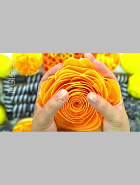 diy,小姐姐把一堆精美的香皂花都捏碎了,声音超解压-度小视