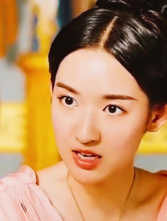 普通女孩突然生出金翅,不料她羽皇风天逸的女儿