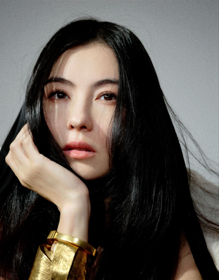 张柏芝风筝大片释出,魅力十足,精致五官故事感强!