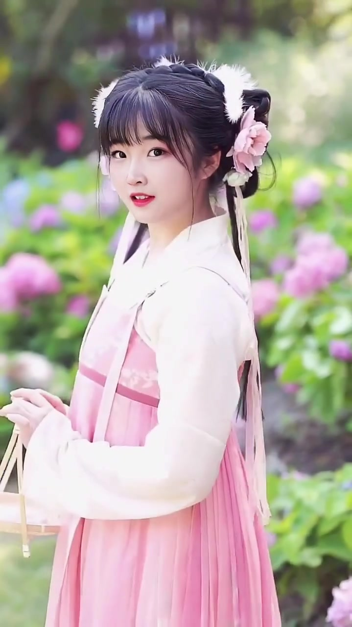 看出来这是谁了吗?古装的宋小睿也好美啊,下次演出可以安排上