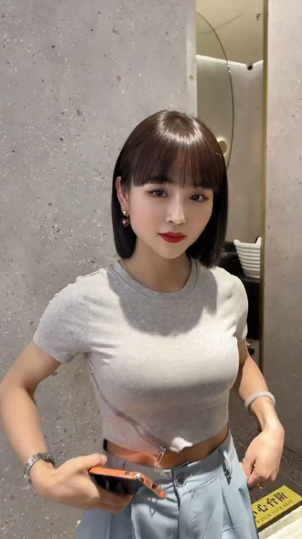 甜美齐刘海披肩发可可爱爱